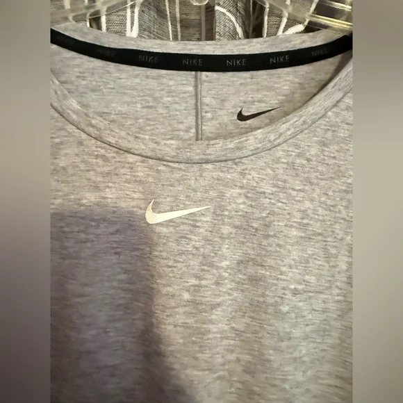 Nike Women’s Dri Fit Gray Women's Twist Front Top size Large - Picture 3 of 5